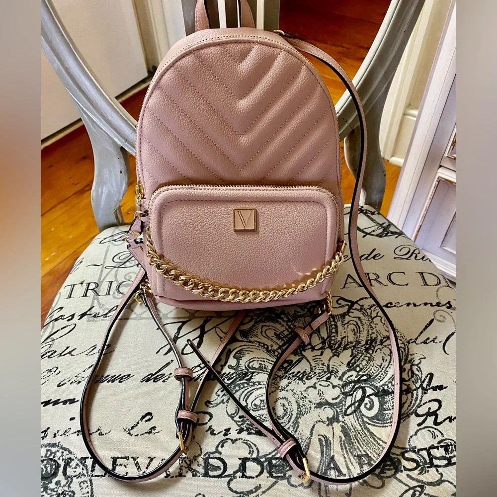 patagonia ascensionist pack 40l as carry on bag – Worn Wear® Small Womens Leather Backpack Summary The Patagonia Ascensionist Premium Leather Goods Options:6. Hello Kitty Card Case Little Devil